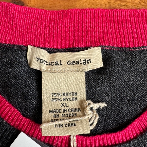 Vertical Design Women's Charcoal Gray & Hot Pink Side Striped Sweater NWT XL - Picture 2 of 7